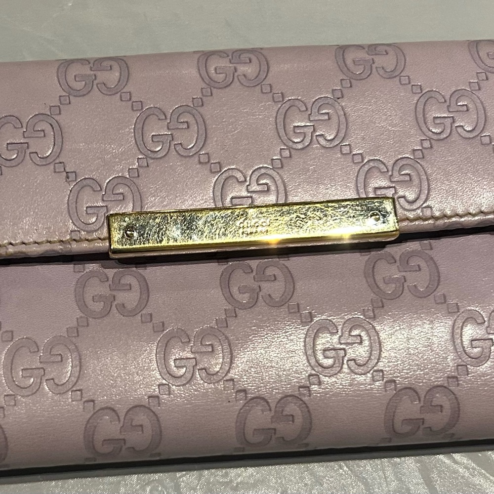Gucci Lilac Quilted Leather Clutch with Gold Bar Hardware with Serial Number